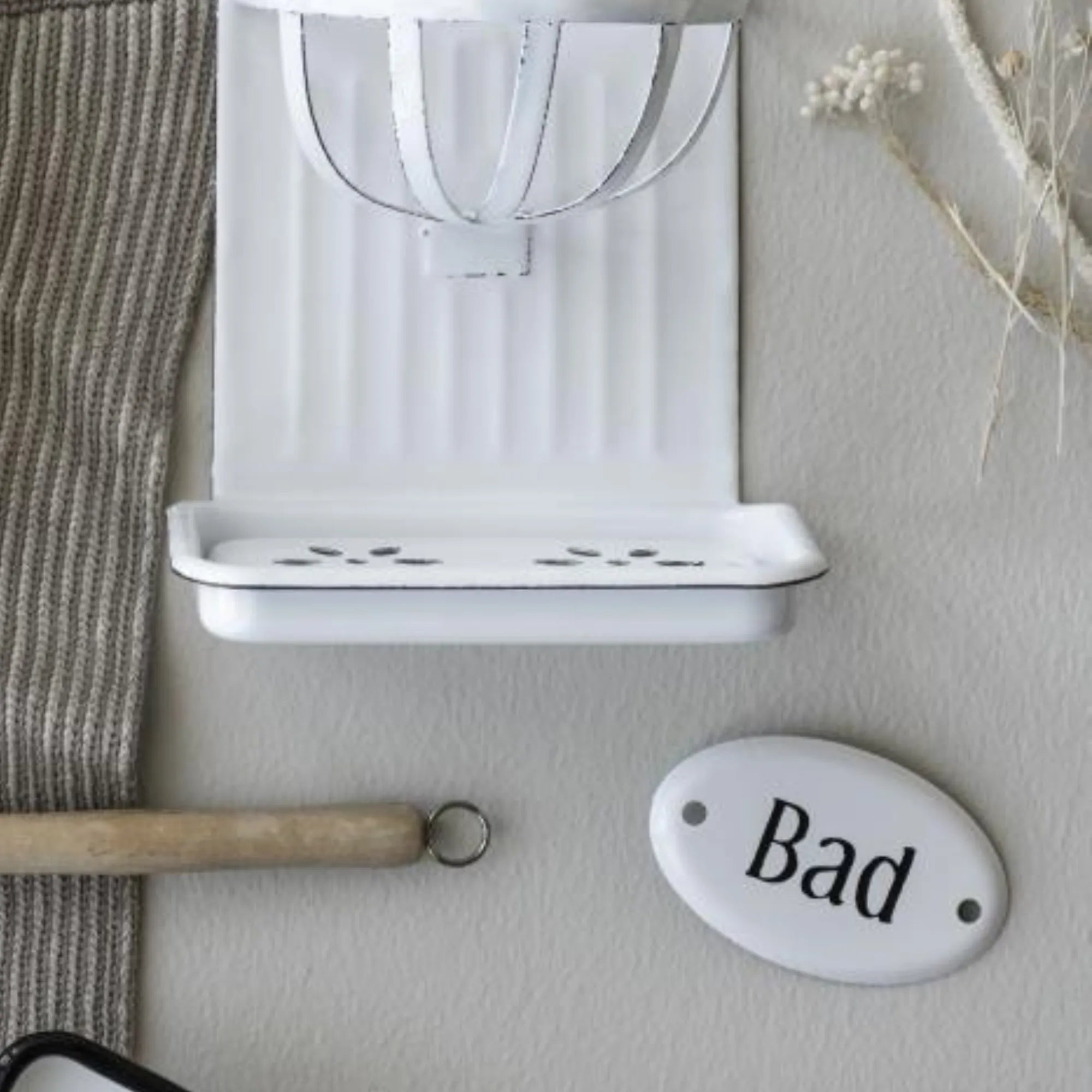 Ib Laursen weißes Schild "Bad" aus Metall 9 cm