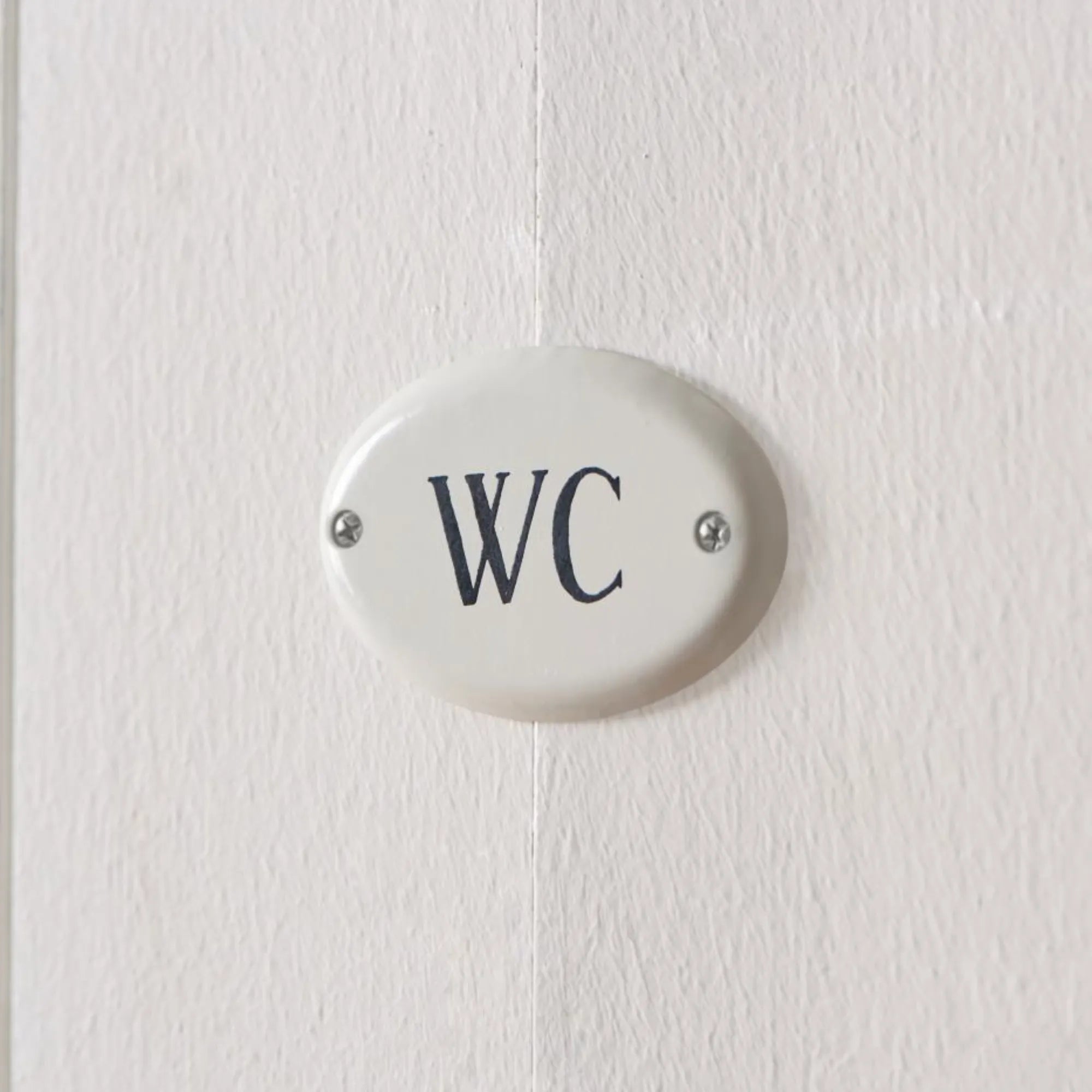 Ib Laursen weißes Schild "WC" aus Metall 9 cm