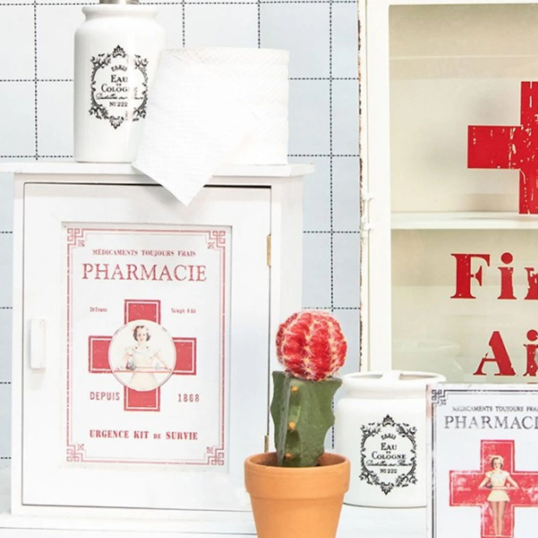 Clayre & Eef Medizinschrank im Shabby Stil weiß rot