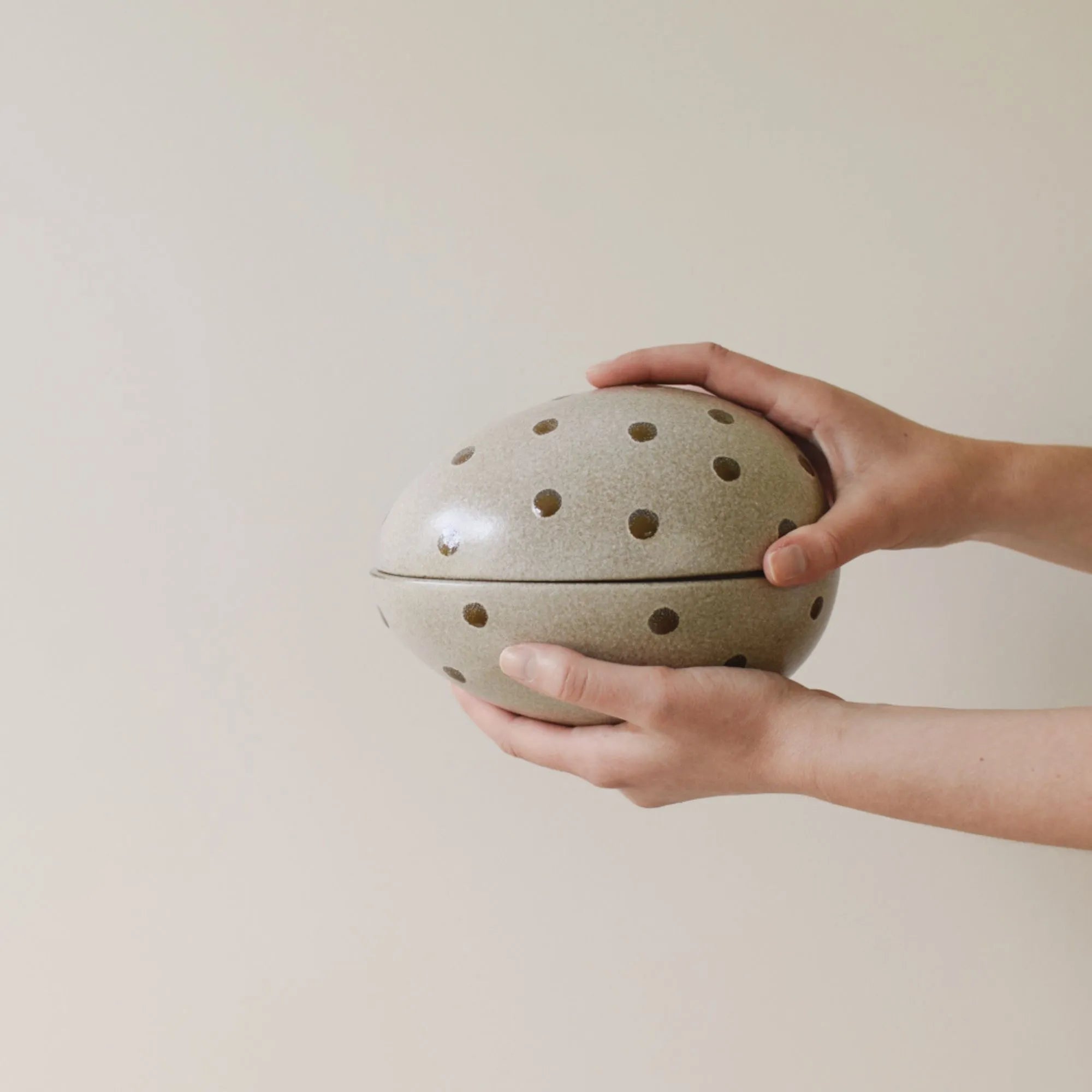 DBKD Osterei "Nest" beige mit Punkten Aufbewahrungsschale