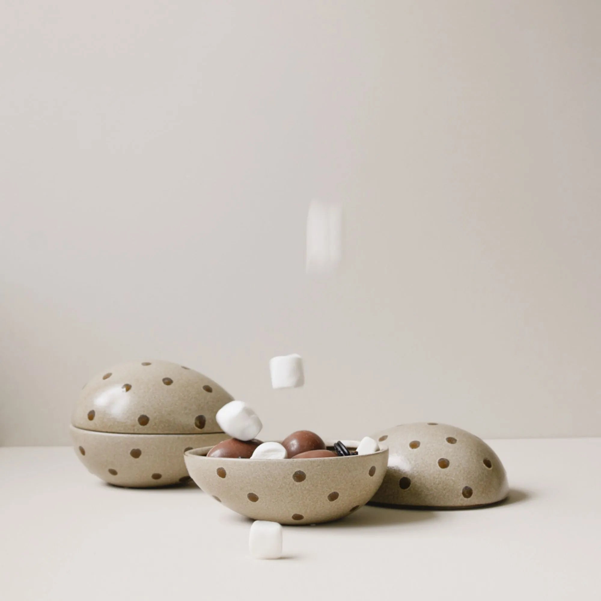 DBKD Osterei "Nest" beige mit Punkten Aufbewahrungsschale