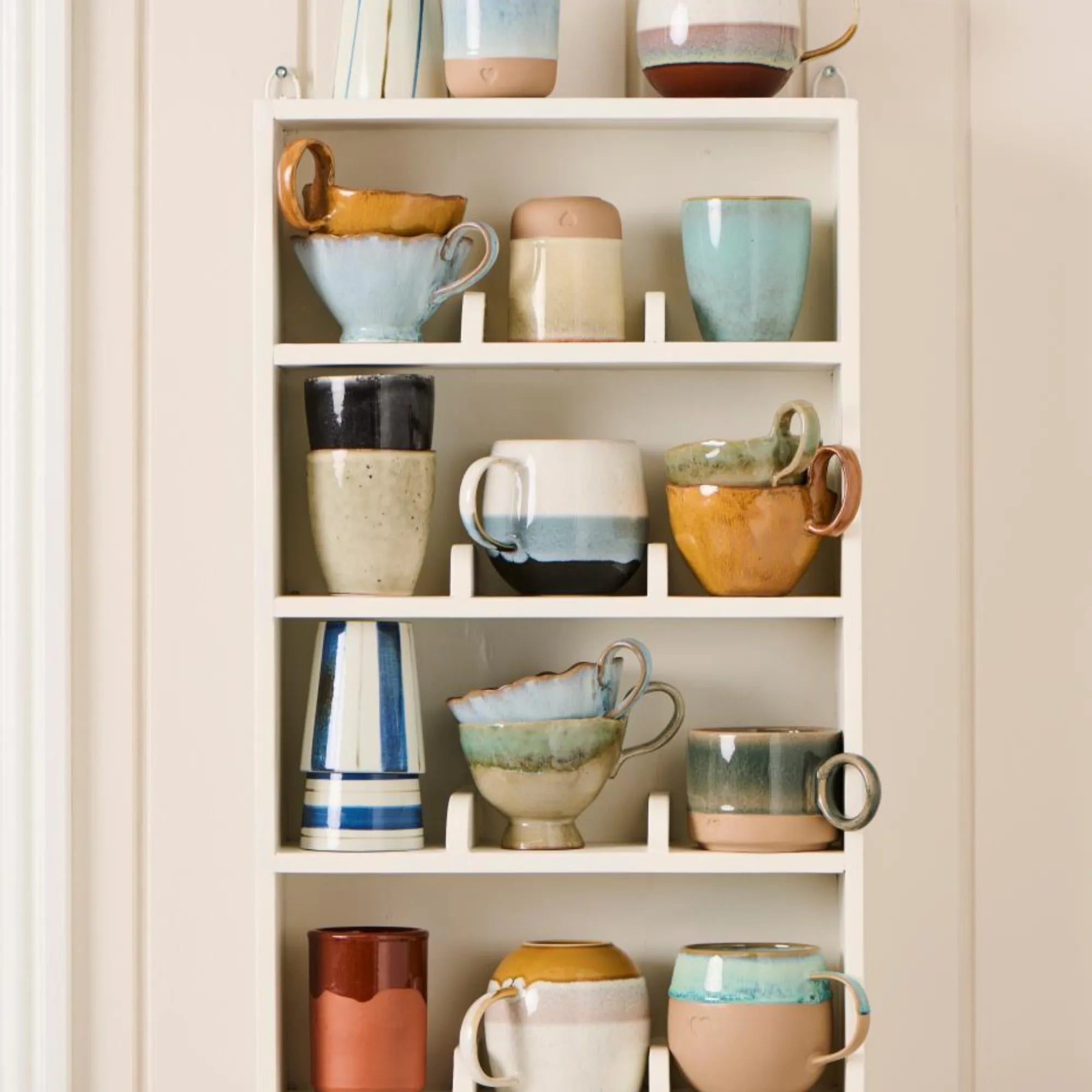 Ib Laursen Tassenregal Wandregal weiß aus Holz mit 12 Fächern