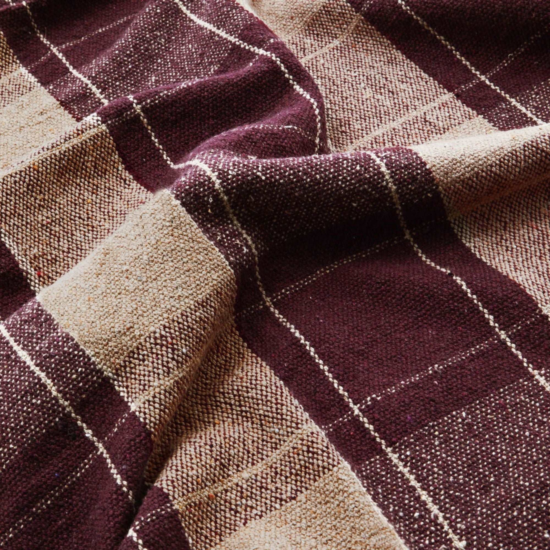 Madam Stoltz Decke Maron rot kariert