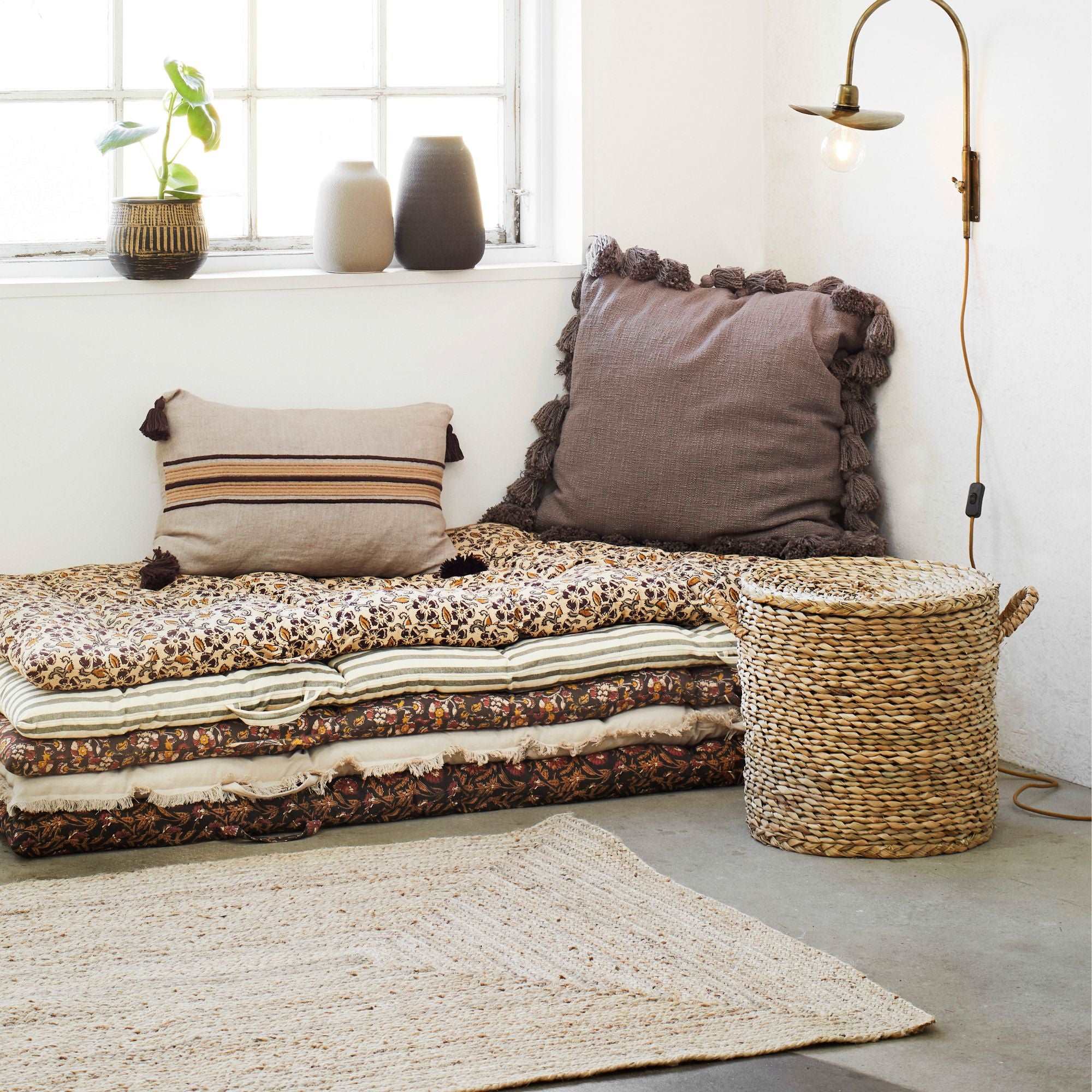 Madam Stoltz Kissenbezug aus Leinen mit feiner Stickerei