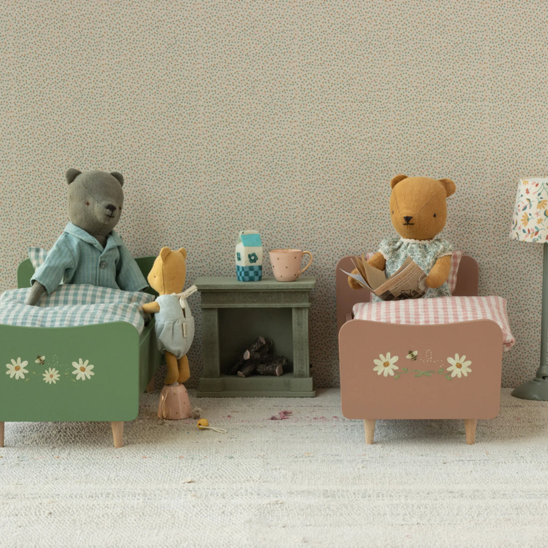 Maileg Bett aus Holz für Mama Teddy rosa handbemalt