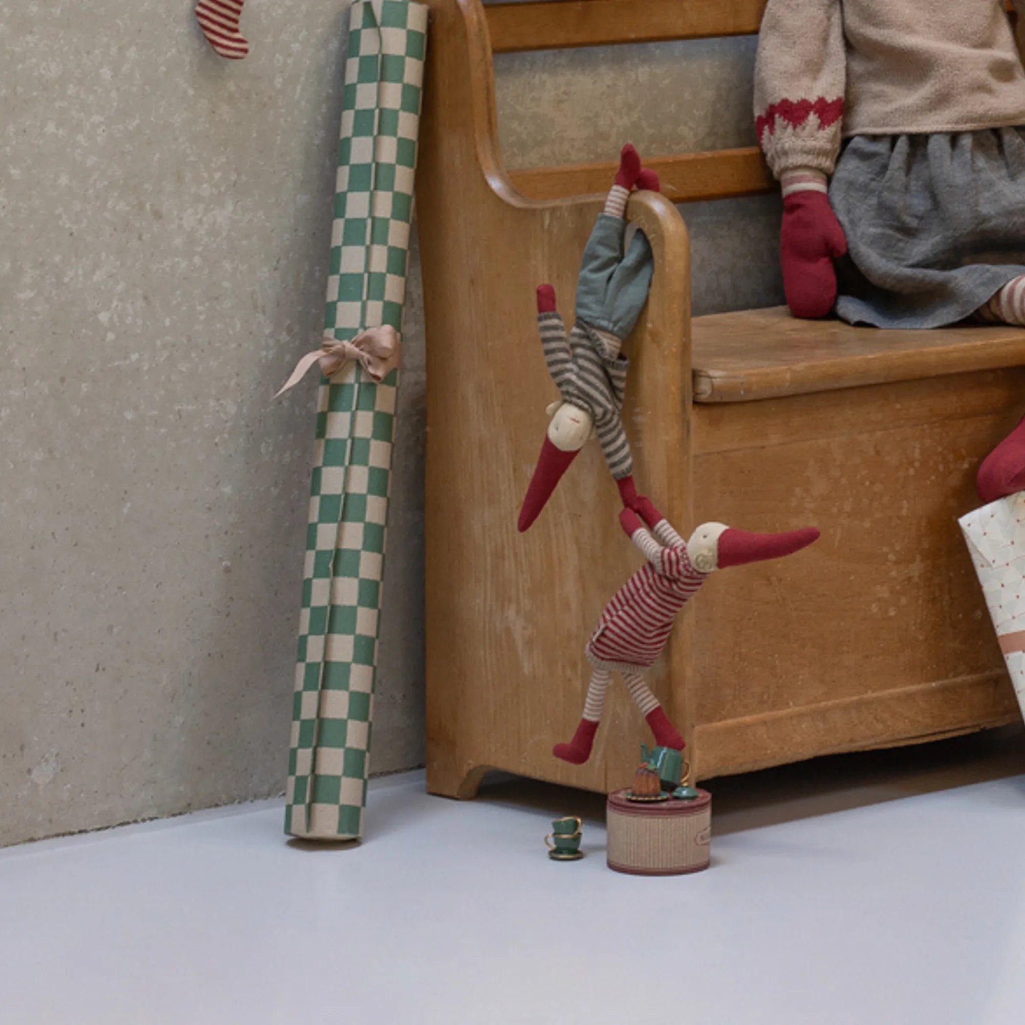 Maileg Pixy Weihnachten Wichtel Größe 1 Junge in gestreiftem Pullover 26 cm