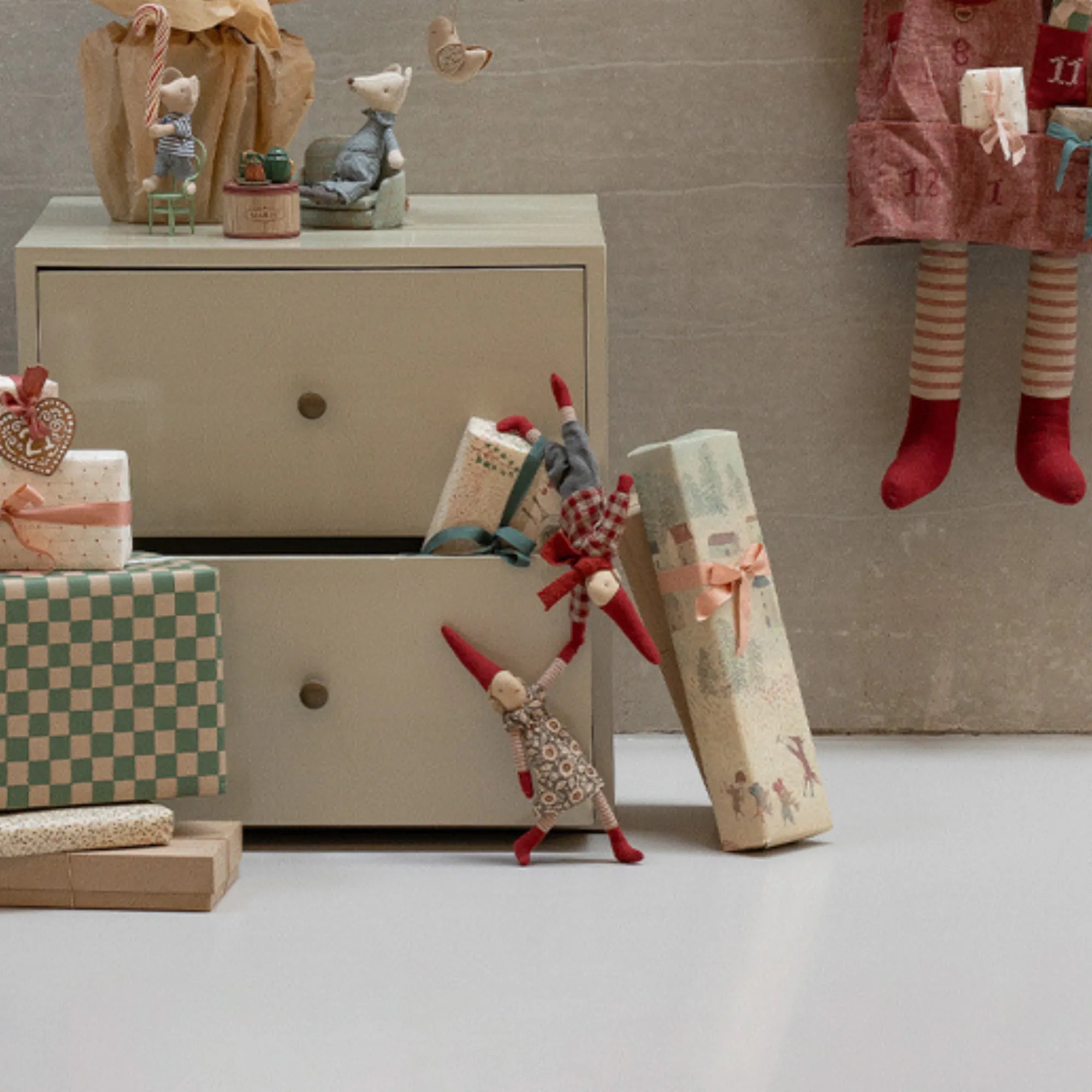 Maileg Pixy Weihnachten Wichtel Größe 1 Mädchen in Winterkleid 26 cm