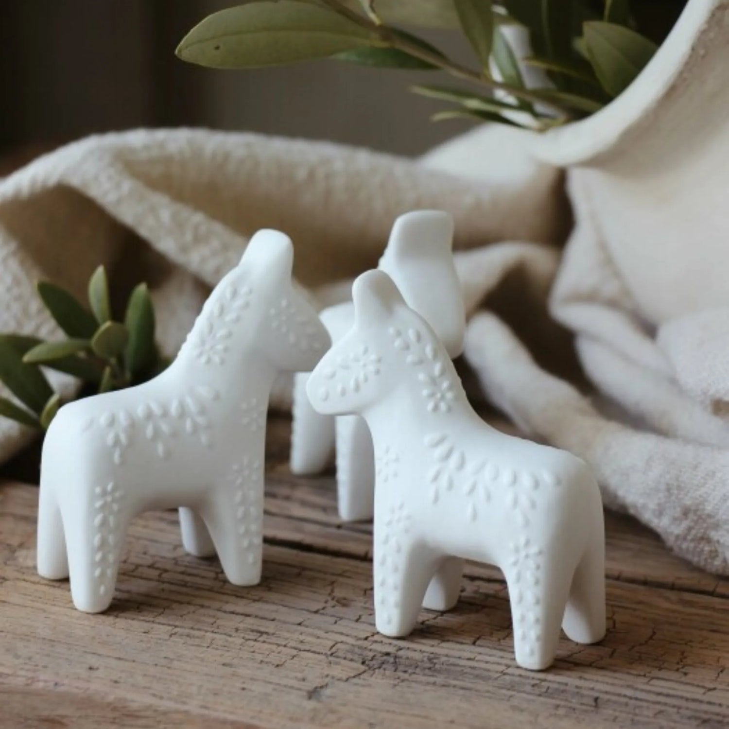 Majas Cottage Glücksfigur "Dalapferd" Keramik weiß in Geschenkbox