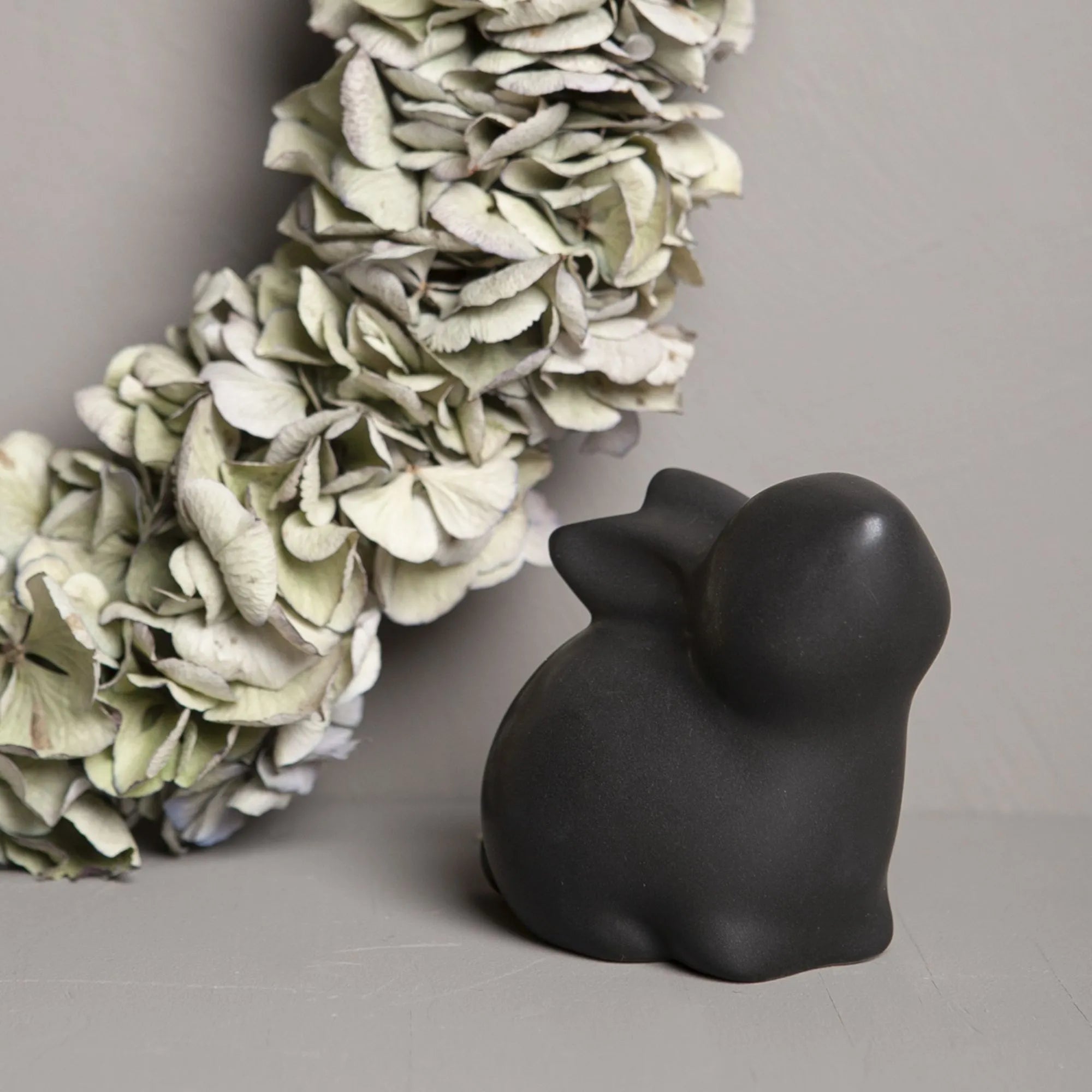 Storefactory Osterhase "Stina" schwarz 8 cm
