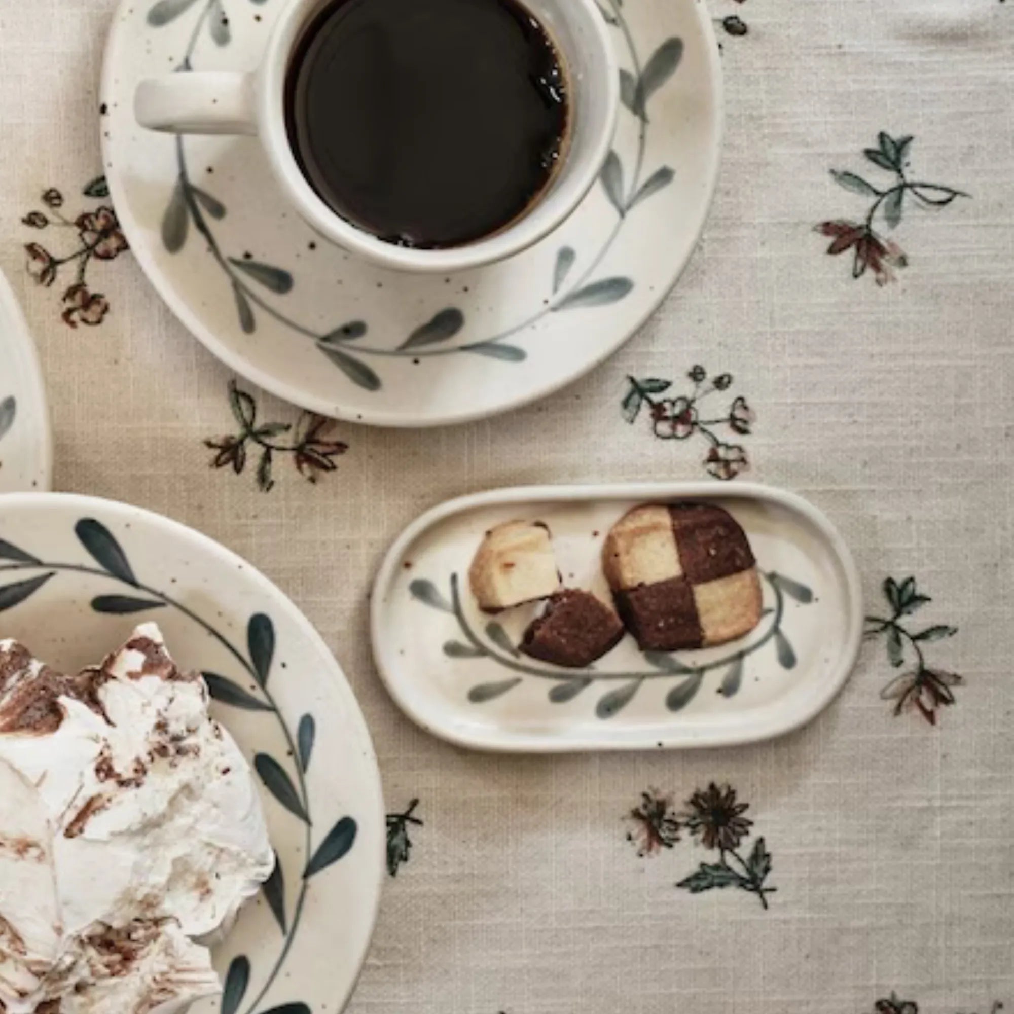 Strömshaga "Viola" Leaf kleiner länglicher Teller grün