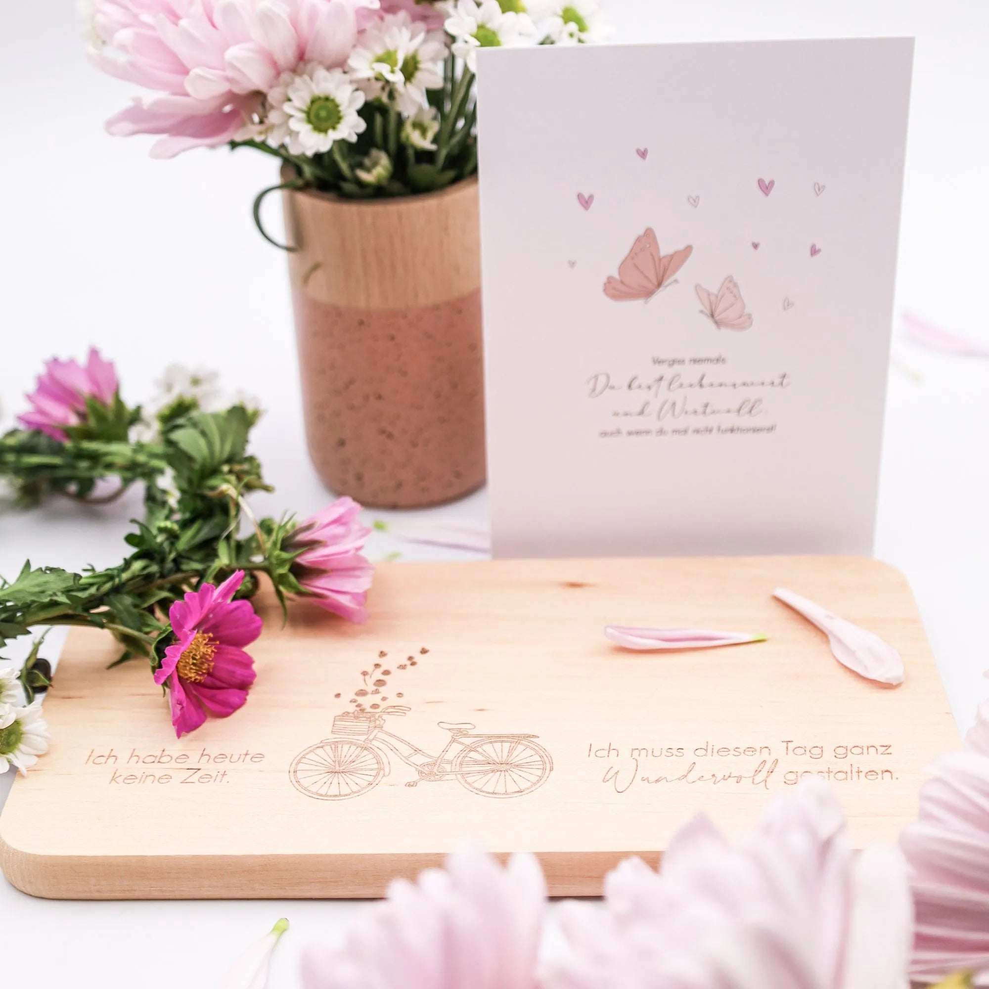 Verblühmeinnicht Postkarte "Du bist liebenswert & wundervoll"