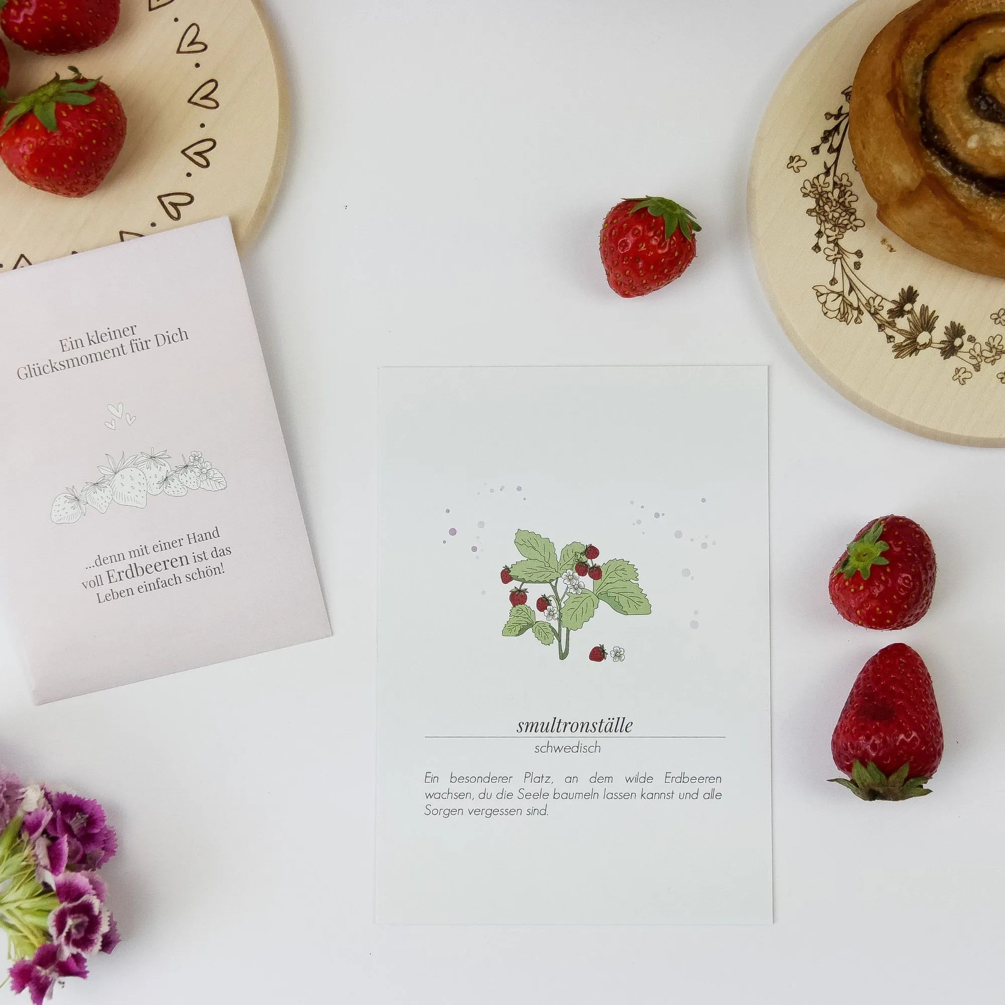 Verblühmeinnicht Postkarte "Smultronställe - Erdbeeren"