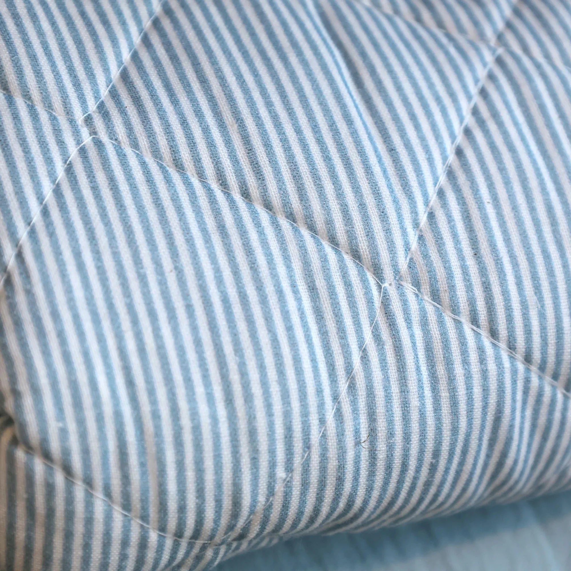Chic Antique "Aix-Sky Blue" Decke 130 x 180 cm blau weiß gestreift