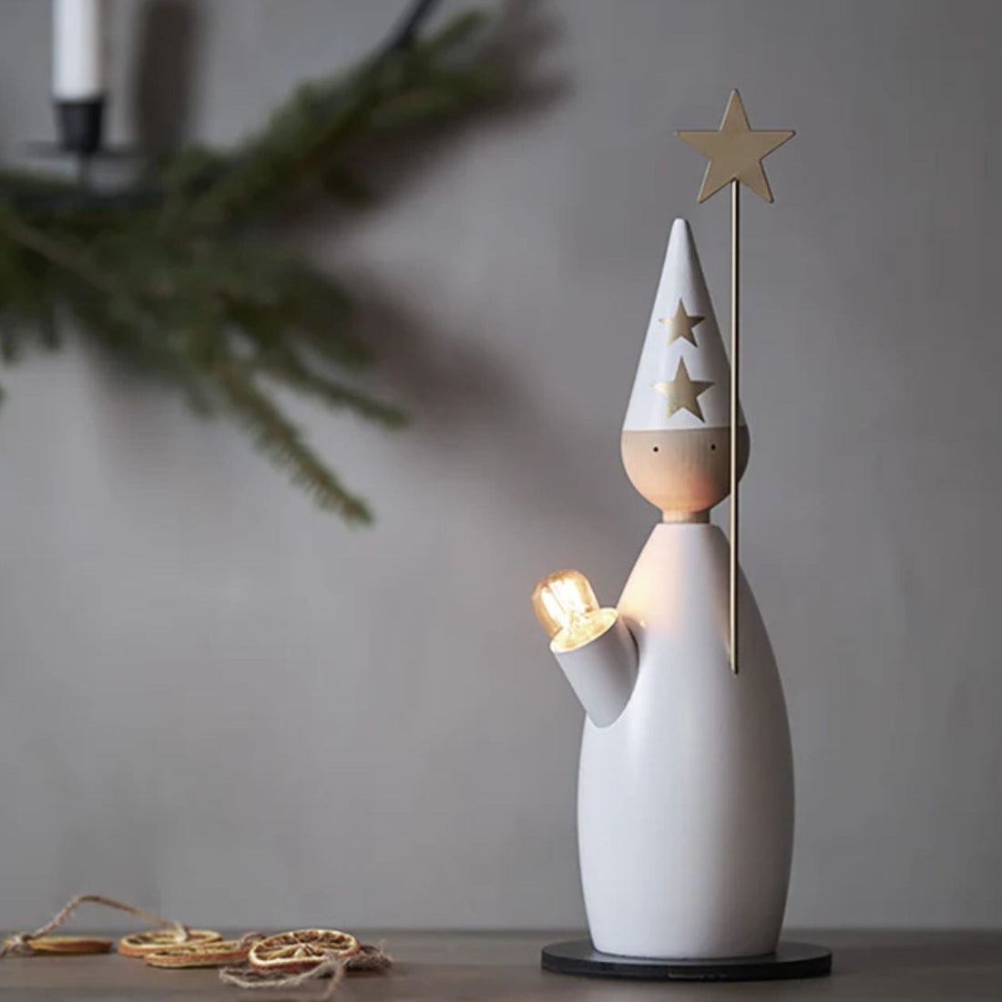 Kerzenleuchter schwedischer "Sternenjunge" weiß 33 cm elektrische Beleuchtung