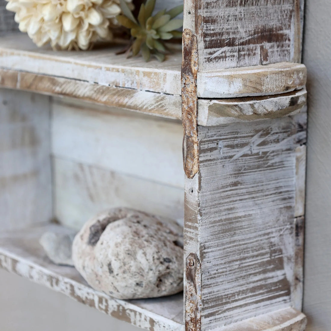 Chic Antique Wandregal aus Ziegelformen antik weiß