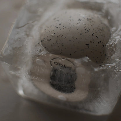 DBKD Schneemann aus Keramik Small 11 cm grau gesprenkelt