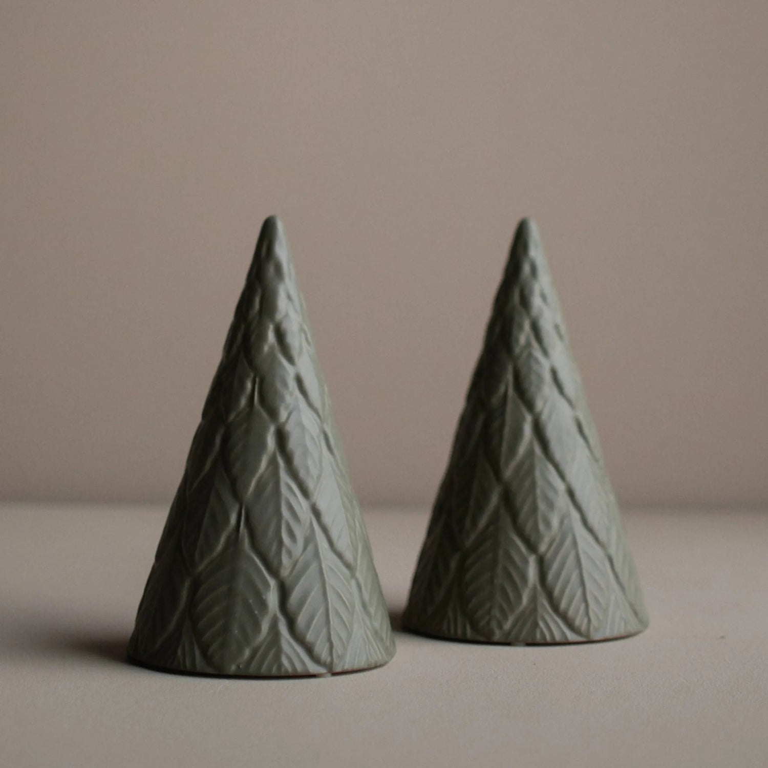 DBKD Baum Weihnachten Moos-Grün 18 cm aus Keramik