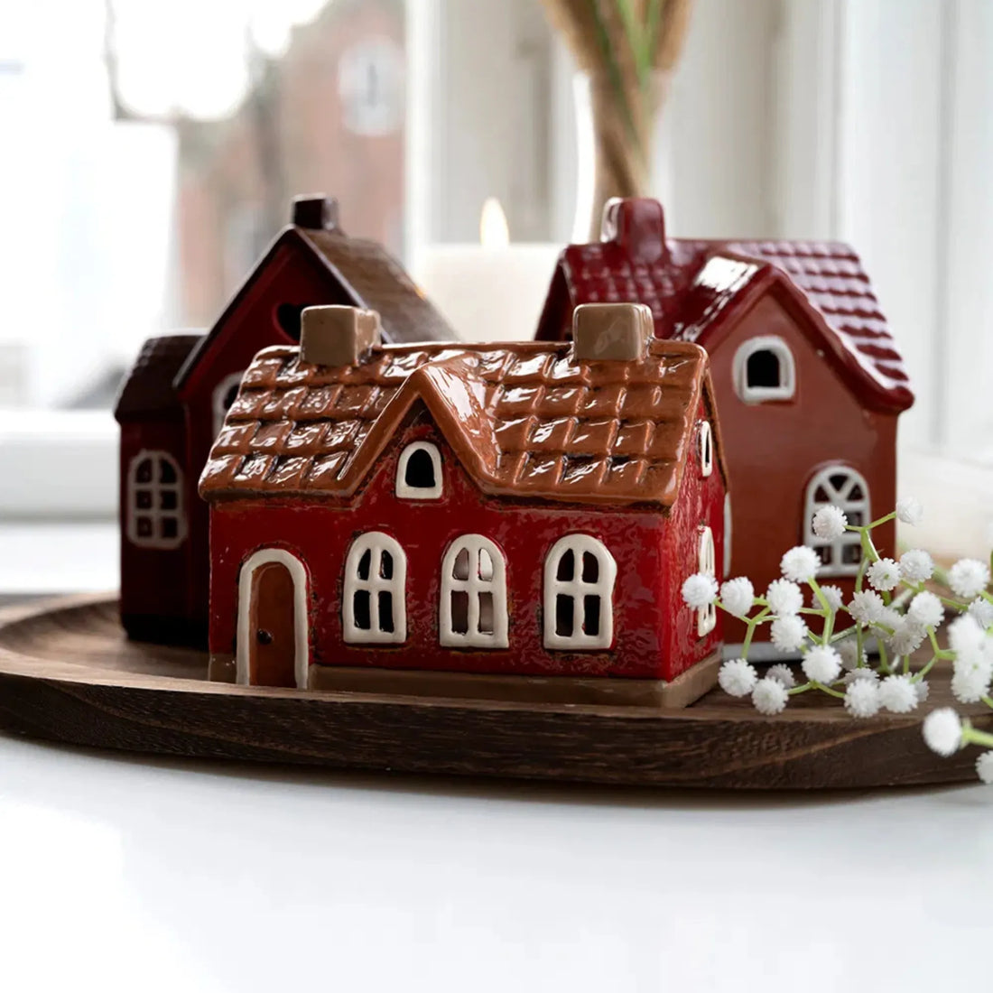 det gamle apotek lichthaus rot mit braunem dach zwei schornsteine anna und ole shop