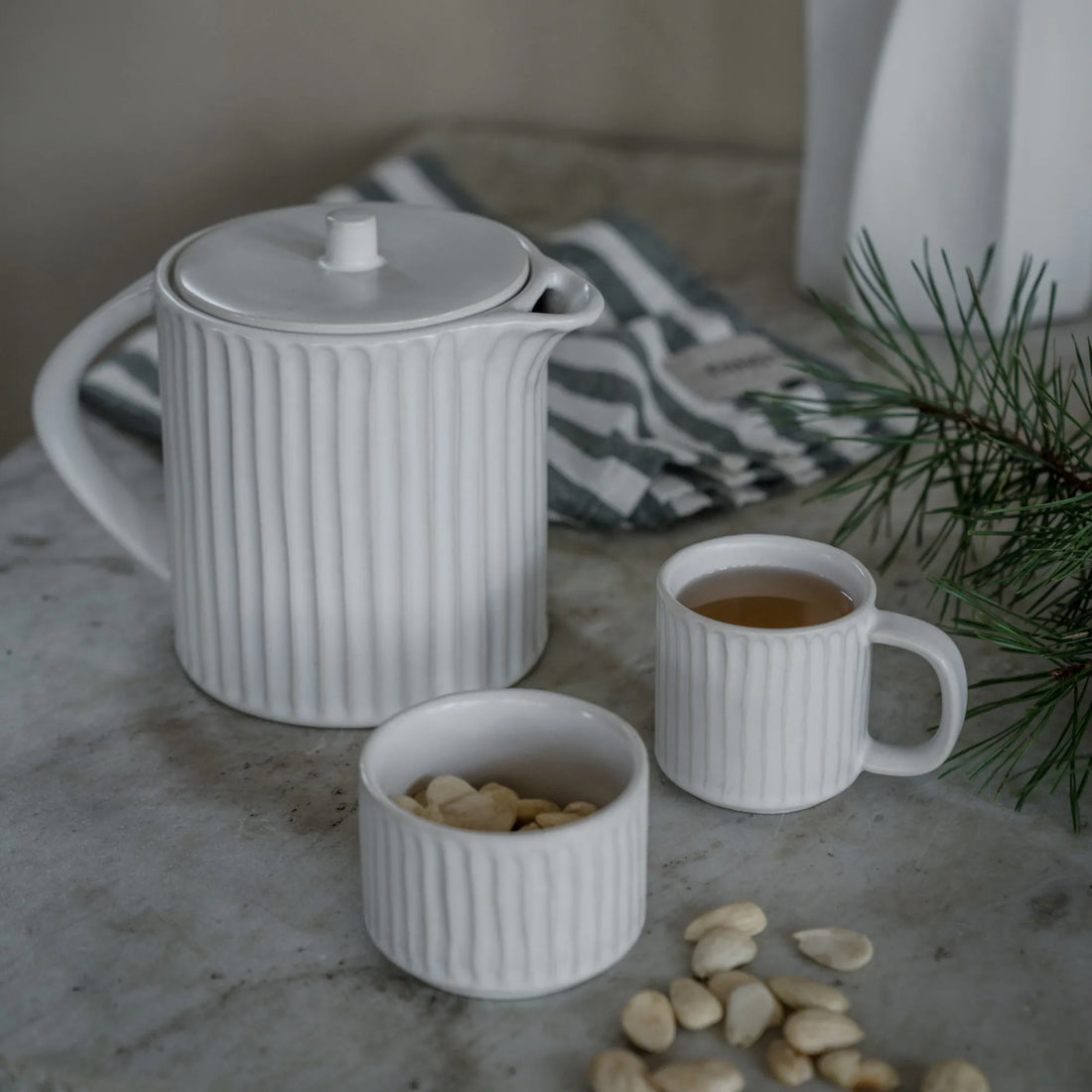 ERNST Kanne für Glühwein oder Tee weiß mit Stövchen 900 ml