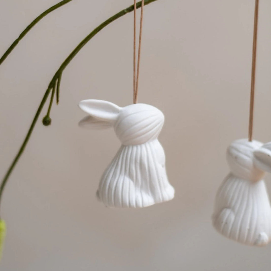 home society osterhase zum hängen weiß porellan anna und ole shop