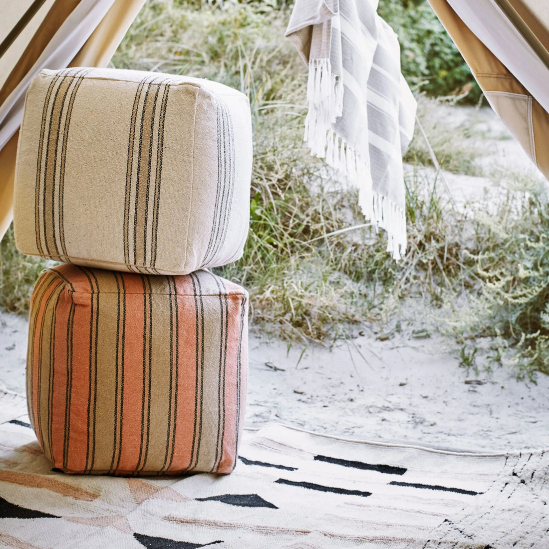 Madam Stoltz handgewebter Bauwollteppich 120 x 180 cm rosa schwarz