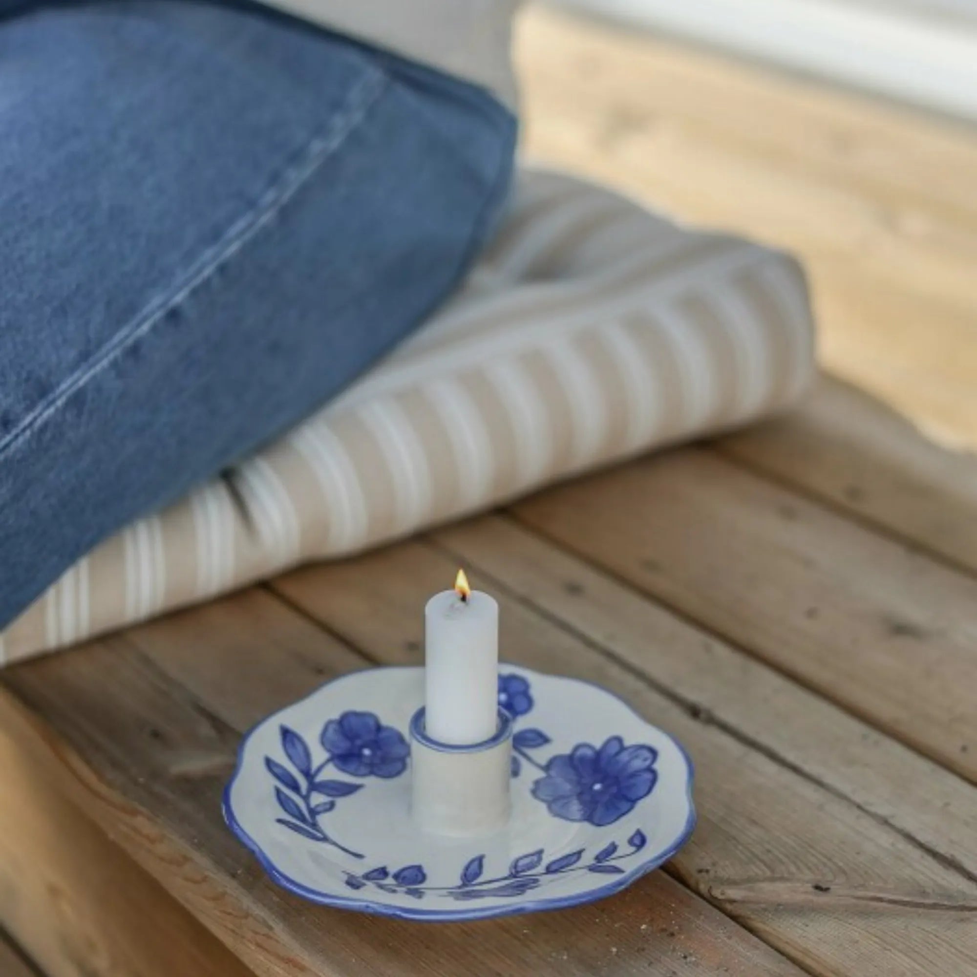 Majas Cottage Kerzenhalter „Florea“ Steingut handbemalt blau