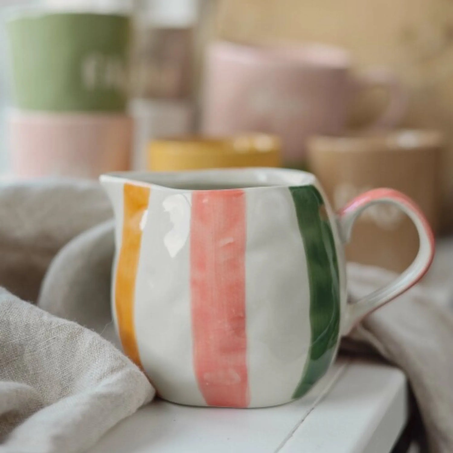Majas Cottage Milchkännchen „Miölkkannal“ 300 ml Keramik gestreift