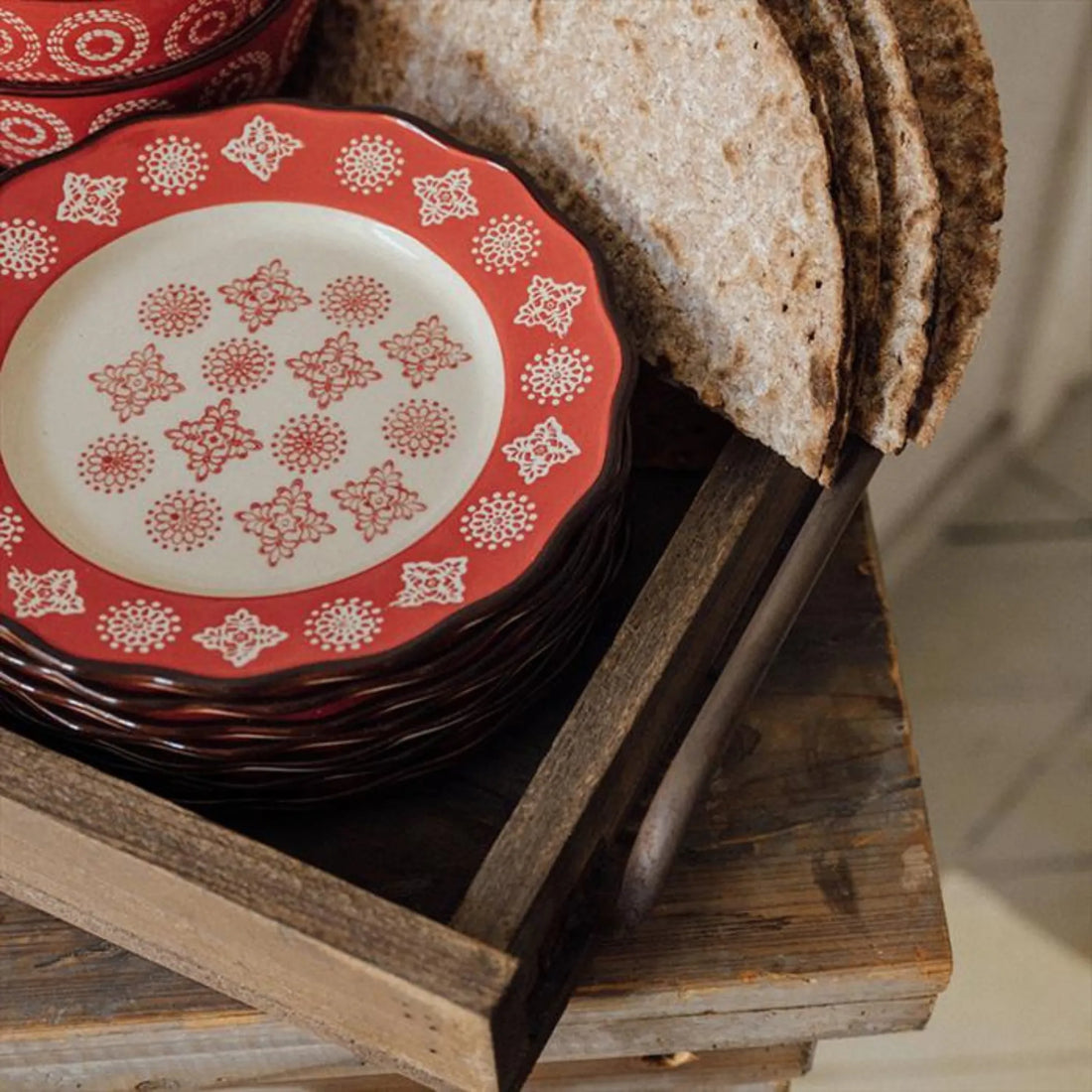 Miljögården "Merry" Teller ø 20,5 cm rot mit weißem Muster