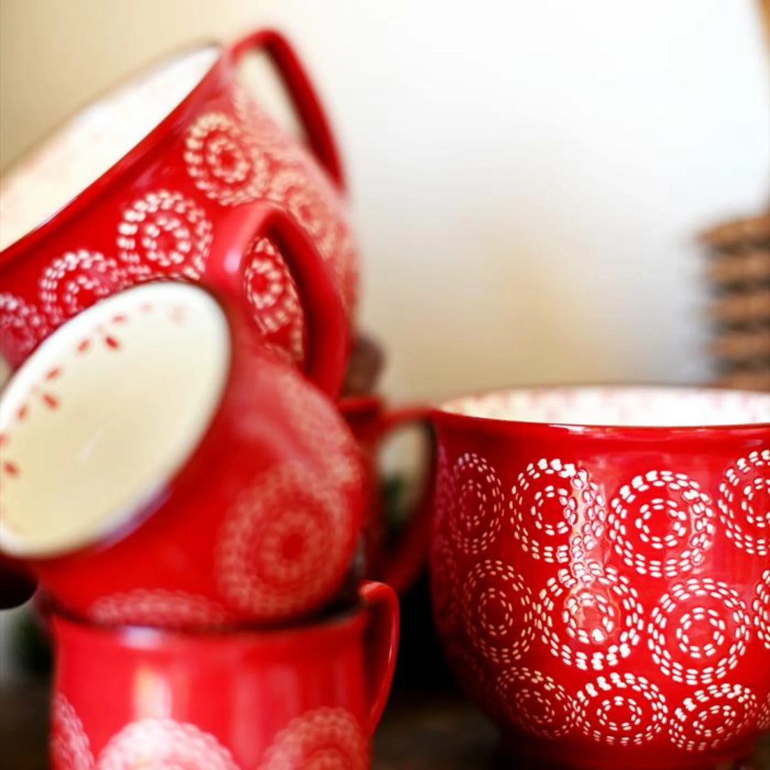 Miljögården "Merry" große Tasse rot mit weißem Muster